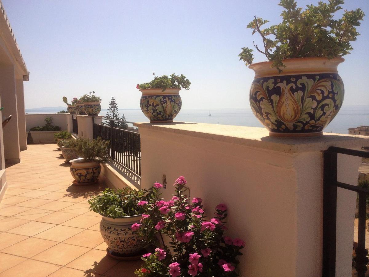 Villa Ceni: Seaside Apartments with Pool and Garden Marinella di Selinunte Exterior photo