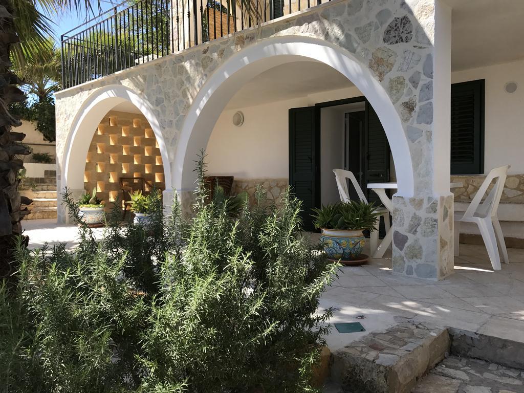 Villa Ceni: Seaside Apartments with Pool and Garden Marinella di Selinunte Exterior photo