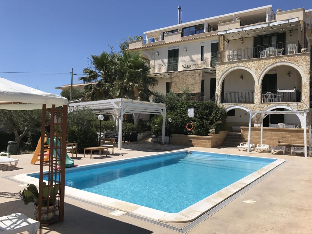 Villa Ceni: Seaside Apartments with Pool and Garden Marinella di Selinunte Exterior photo